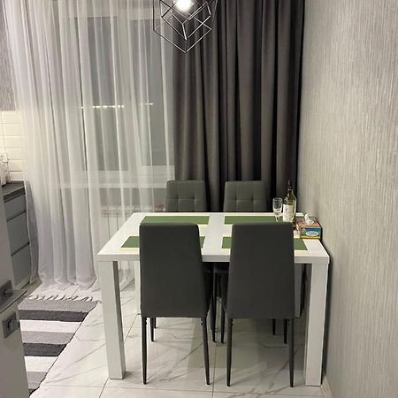 Стильная Квартира На Позняках Газ И Низкий Этаж Kiev Bagian luar foto