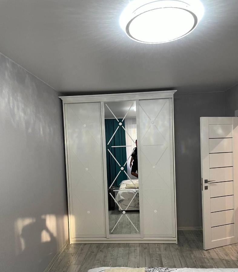 Стильная Квартира На Позняках Газ И Низкий Этаж Kiev Bagian luar foto